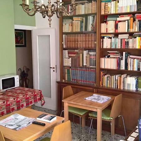 B&B Bibliotechina Napoli Bagian luar foto