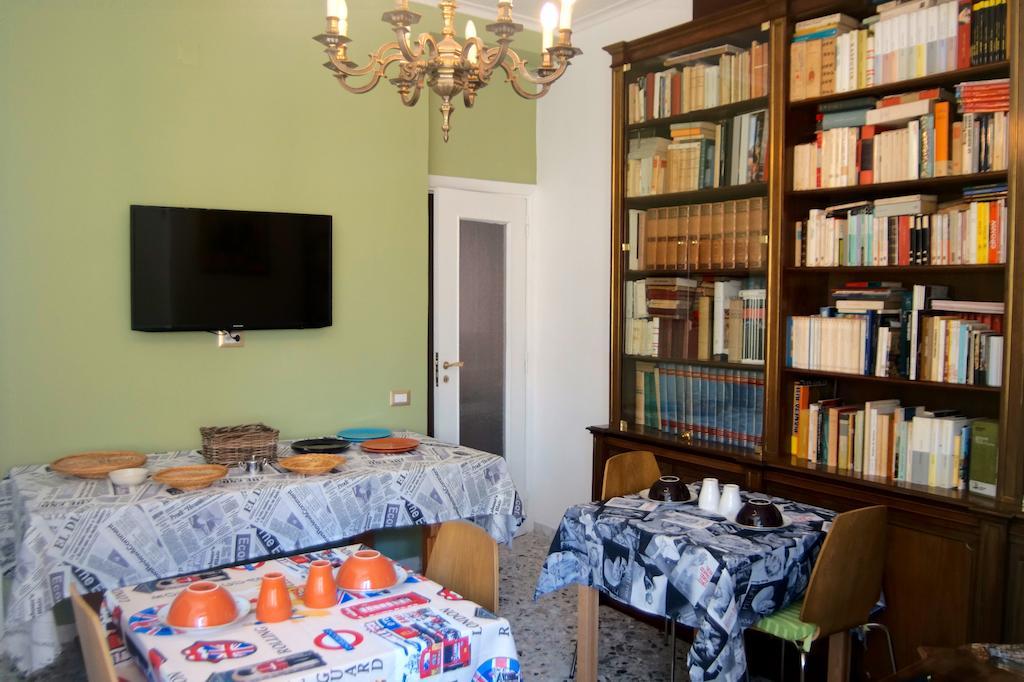 B&B Bibliotechina Napoli Bagian luar foto