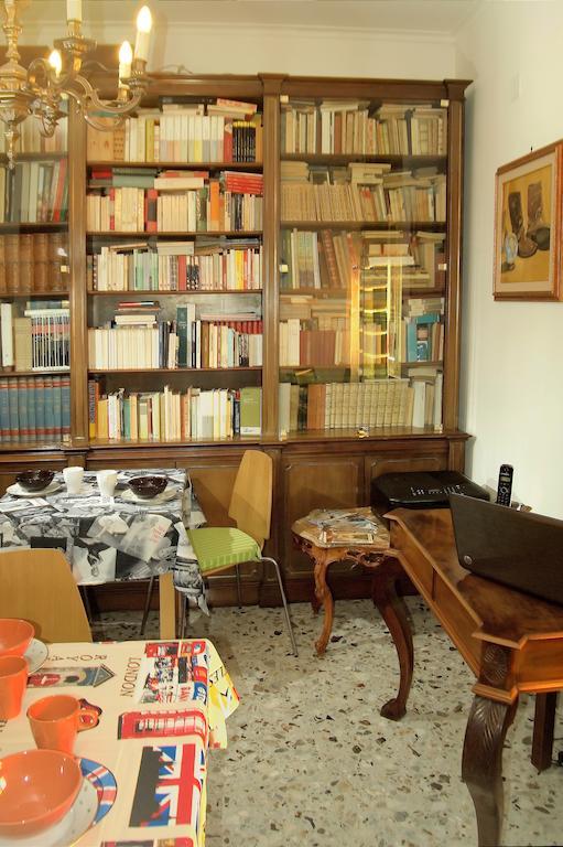 B&B Bibliotechina Napoli Bagian luar foto