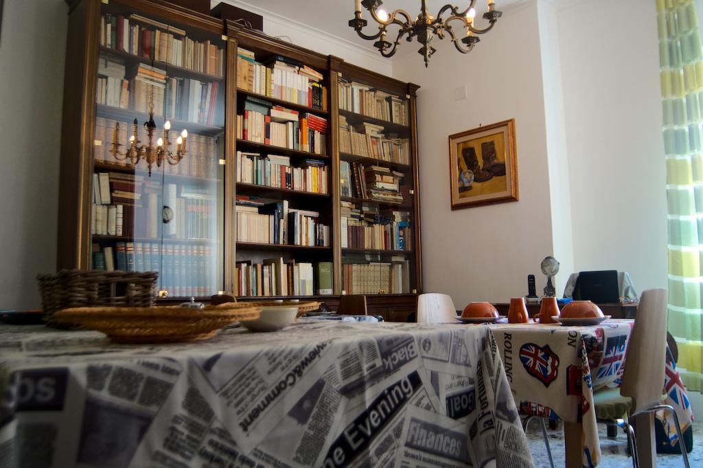 B&B Bibliotechina Napoli Bagian luar foto