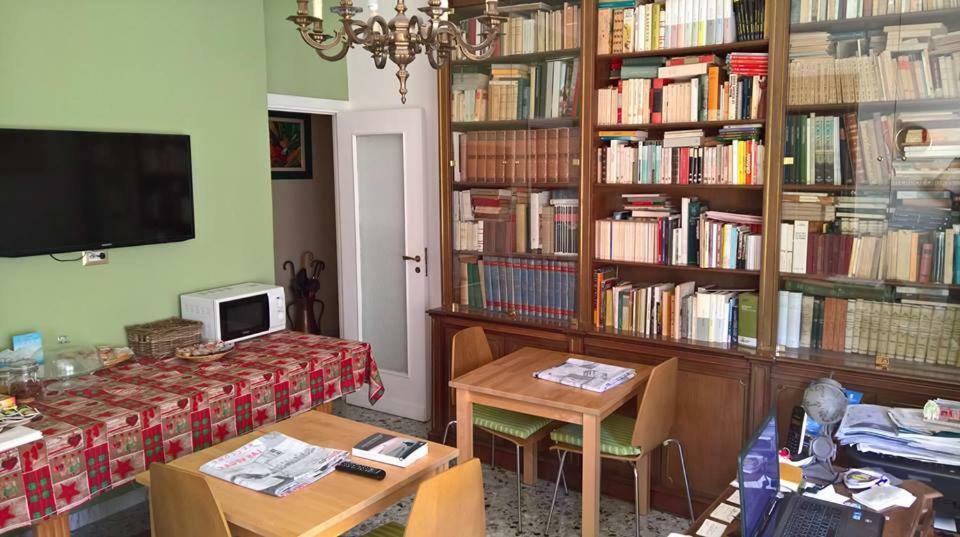 B&B Bibliotechina Napoli Bagian luar foto